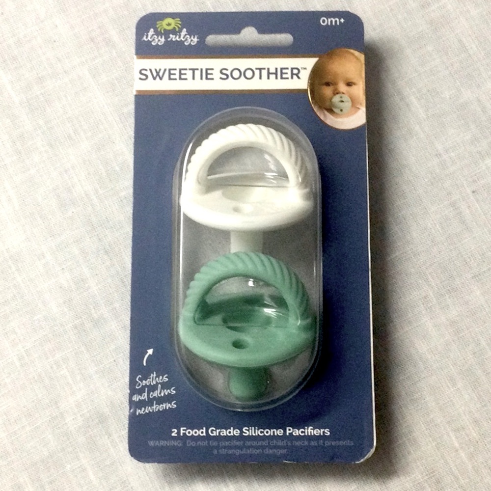 🌞 Itzy Ritzy Sweetie Soother NIP 2 food grade pacifiers 0+ soothes & calms